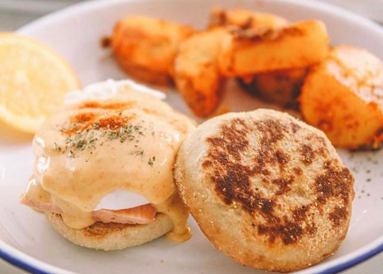 camden cafe, cebu restaurant, eggs benedict