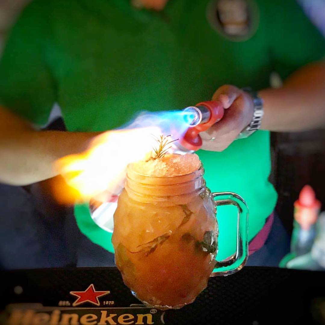 restaurants in makati, restaurants in poblacion, bars in makati, late night bars, alcoholic beverages, cocktails, cocktail recipes, best bars in poblacion