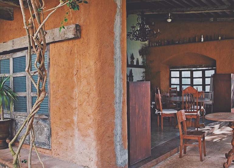 Pinto Cafe Exterior and Interior