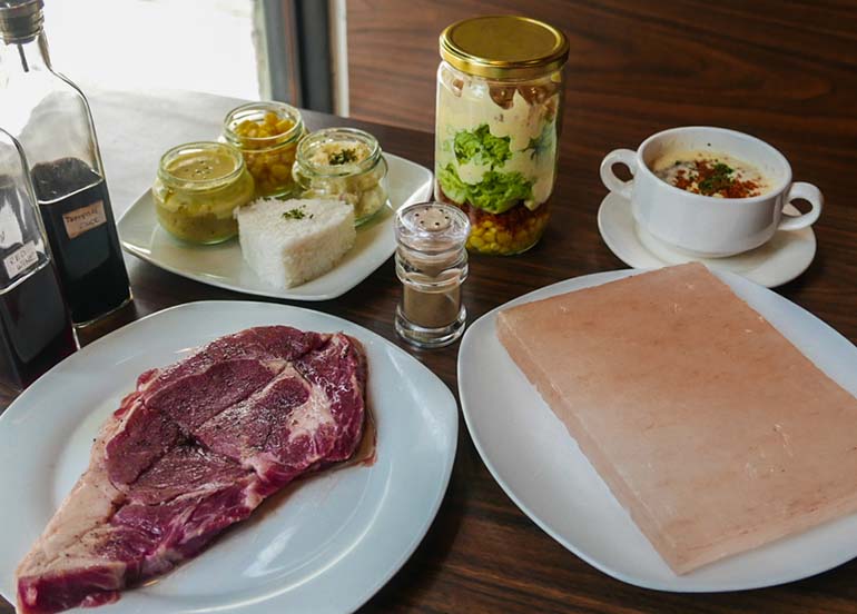 steak-himalayan-salt