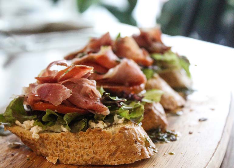 spanish-caprese-bruschetta