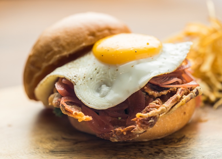 refinery-bacon-egg-sandwich