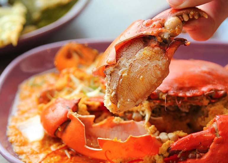 Stir-Fried Crab with Yellow Curry Sauce from Nara Thai, Megamall