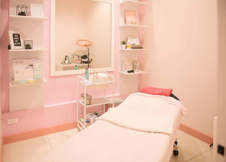 eyelash-treatment-room