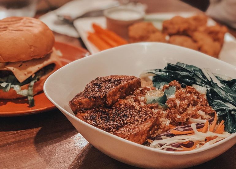 quinoa-bowl-vegan-burger