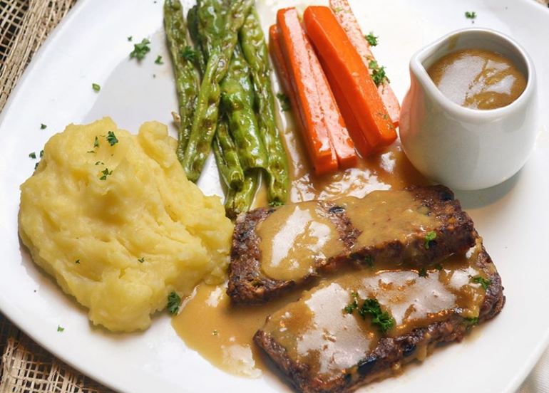 vegan-roast-beef-with-gravy