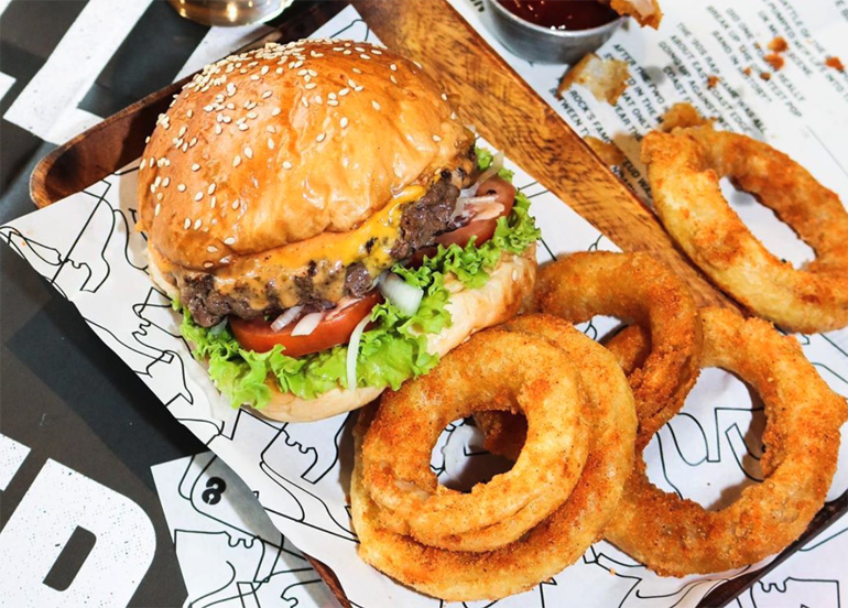 8 Cuts Burger with Onion Rings