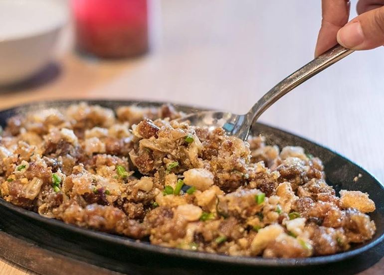 cripsy-sisig-sizzling-plate