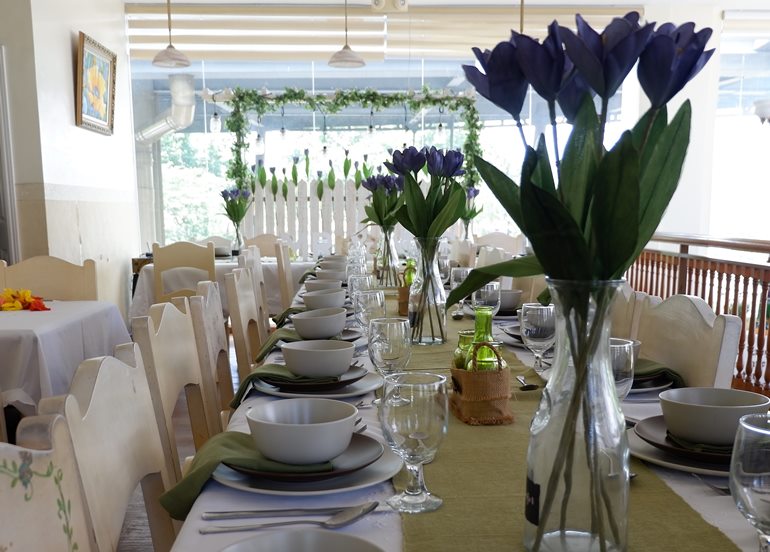 dining-table-set-up