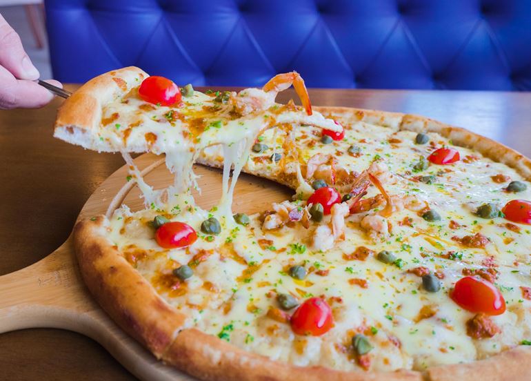 shrimp-aligue-pizza