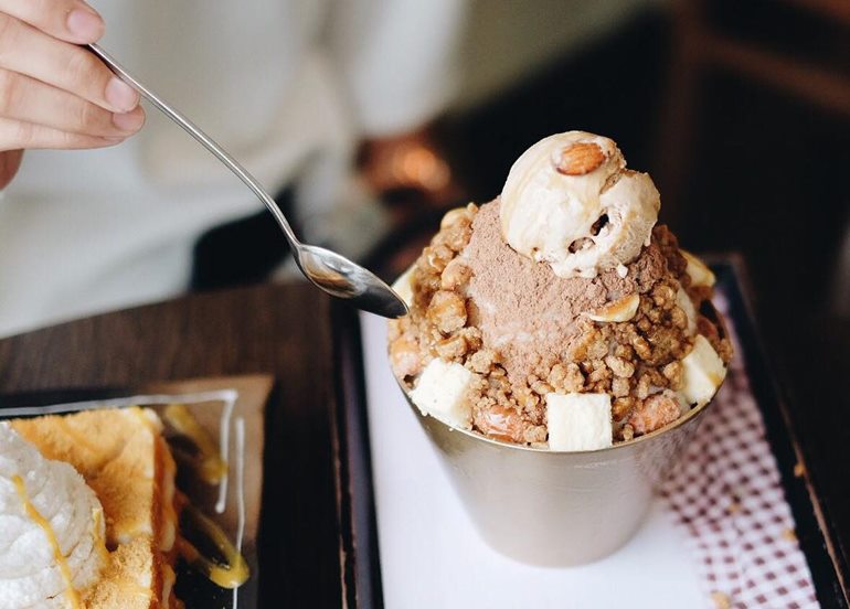 mocha-shaved-ice-dessert