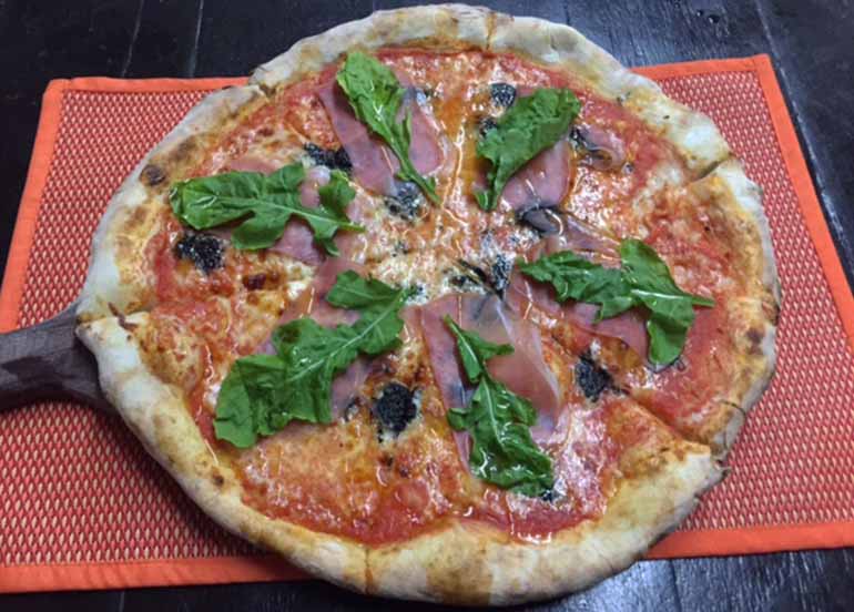 Pizza from Trattoria Altrove