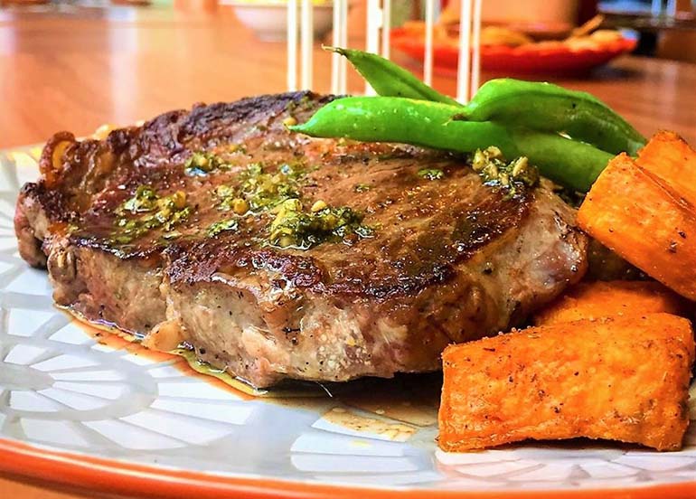 steak-with-carrots-and-green-beans from Sobremesa
