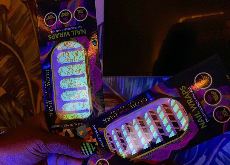 glow-in-the-dark-nails