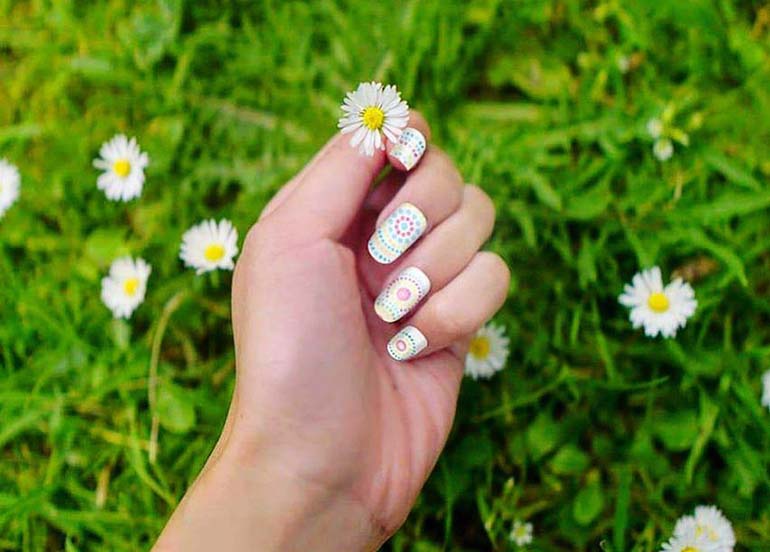 nail-art-daisy-flower