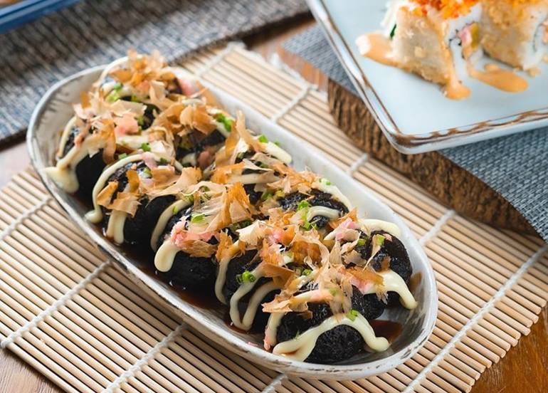 sushi-roll from The Alley by Vikings
