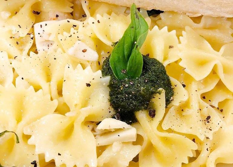 pesto-pasta-dish