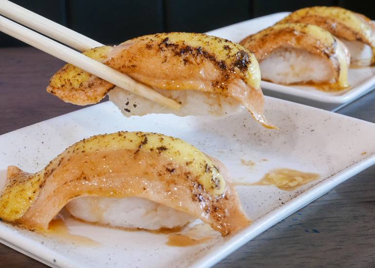 torched-salmon-sushi