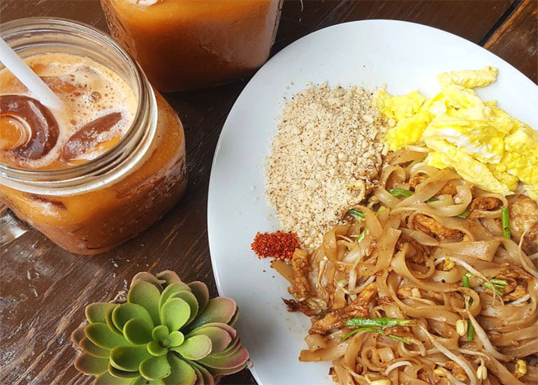 Pad thai and thai iced tea