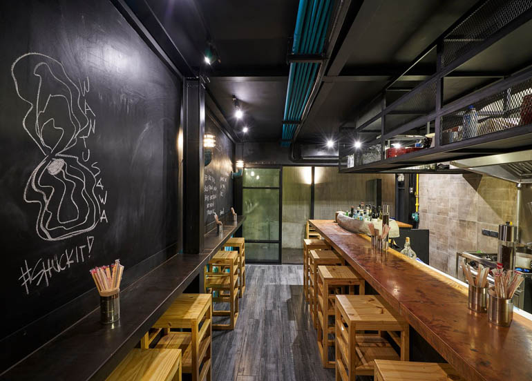 Wantusawa Interiors with an open kitchen and
