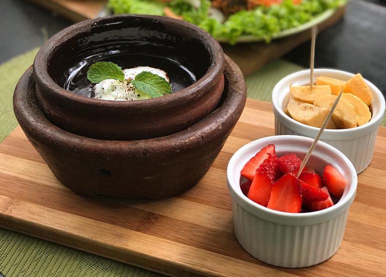 Fruit and Chocolate Fondue from Tsokolateria
