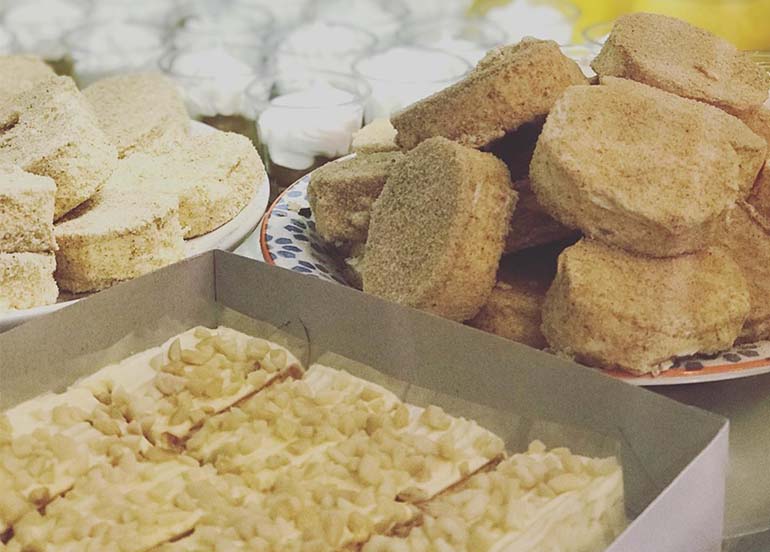 Sansrival and Sylvannas from Mr and Mrs Cupcakes