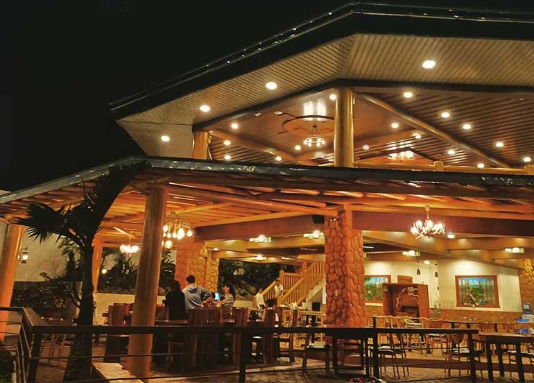 Facade and Dining Area of Leslie's Tagaytay