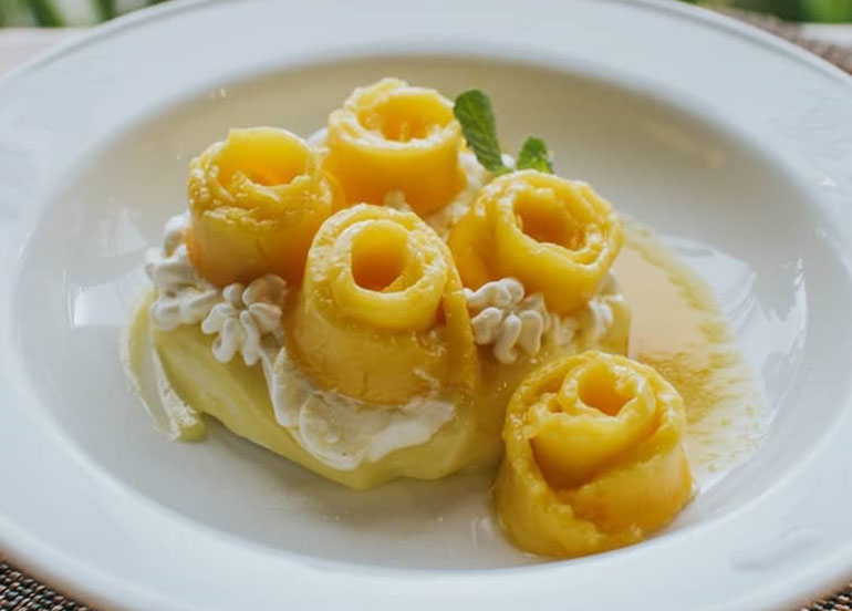 Pavlova with Lemon Curd and Mango from Cafe by the Ruins