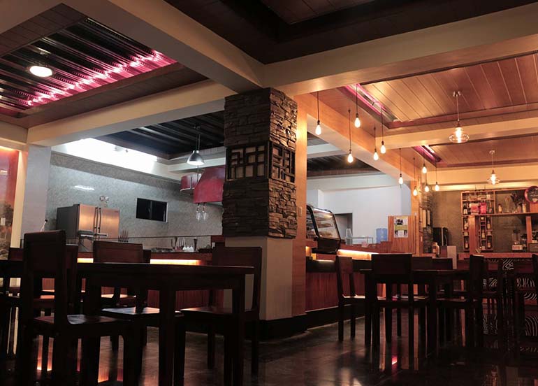 Interiors and Dining Area of Red Ristikz