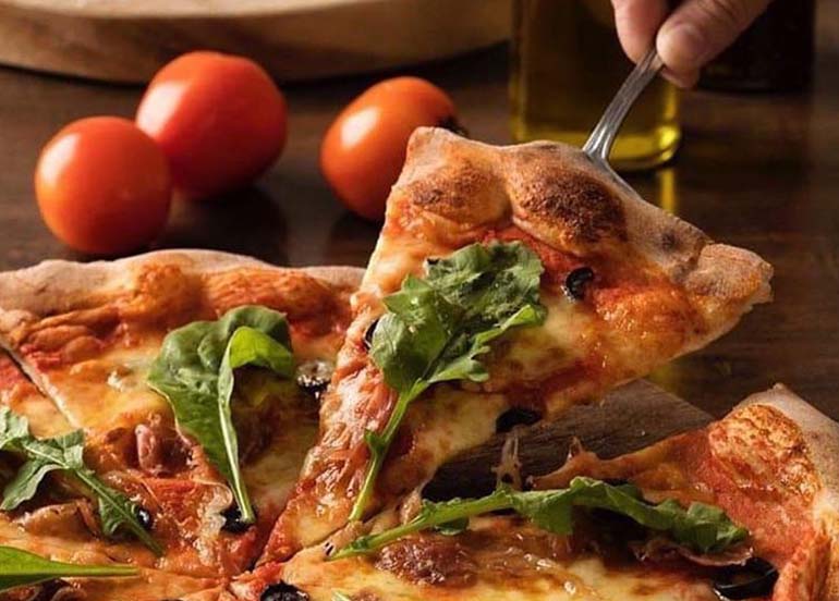 Pizza Con Prosciutto from Amare La Cucina