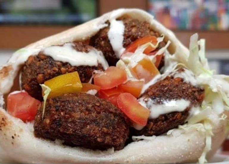 falafel-pita-sandwich