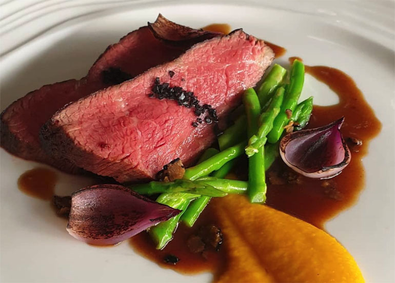 Caviar restaurant steak dish