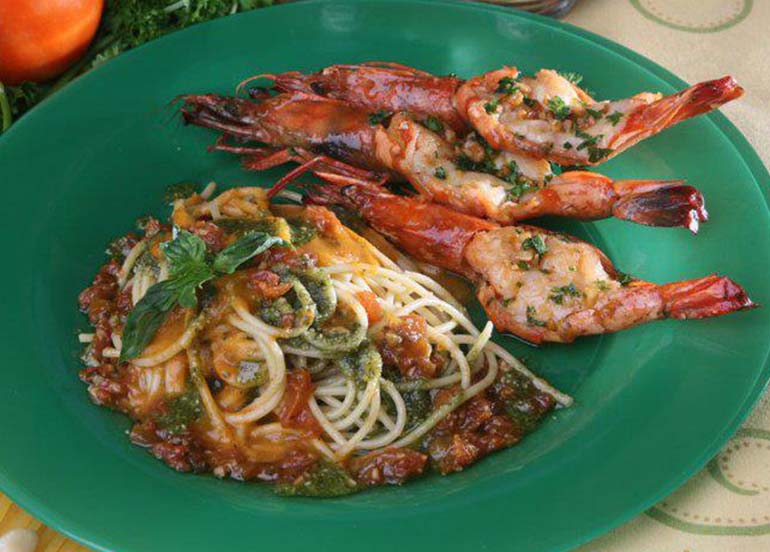 Butterflied Prawns with Pesto-Tomato Pasta from Ristorante Delle Mitre