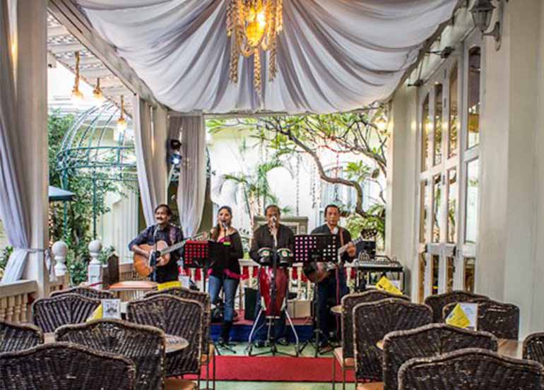 Dining Area and Al Fresco from Coco Bango Cafe at White Knight Hotel Intramuros