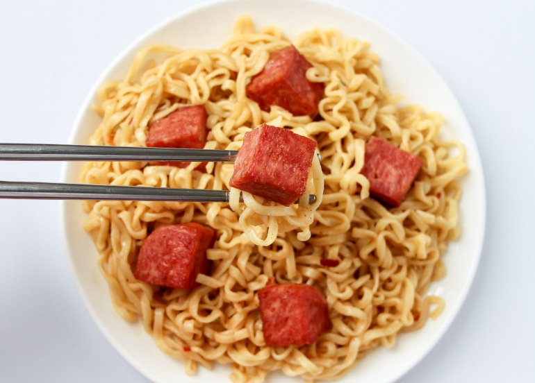 pancit canton, spam