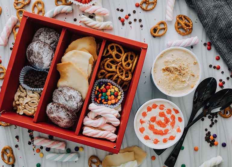 sundae board, valentine's day, papa diddi's