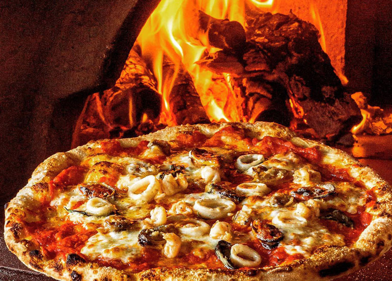 raffaele-pizza-bayleaf-hotel