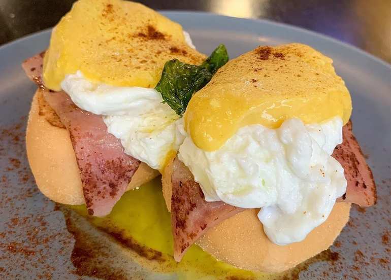 Kanto Freestyle Breakfast Eggs Benedict