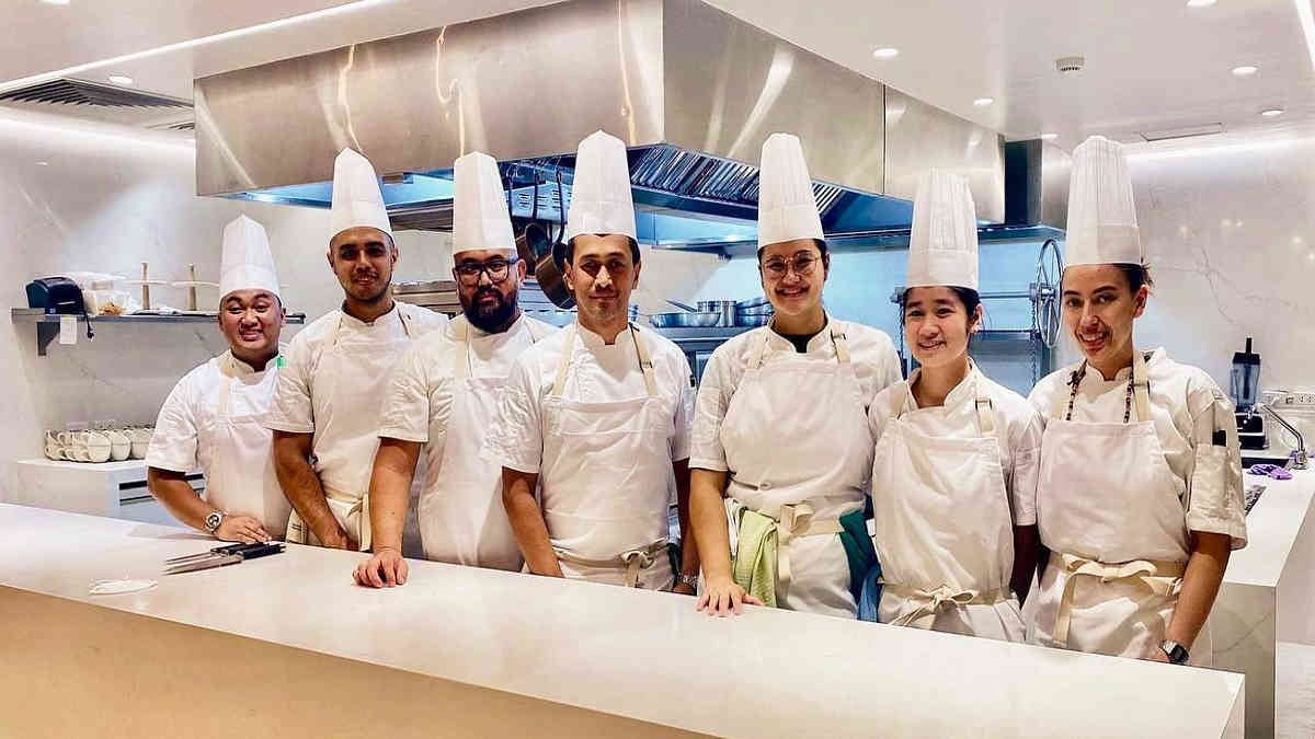 Dip Your Fingers into Chef Sau’s New RestaurantSawsaw! Booky